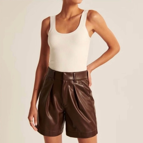 Abercrombie & Fitch Chocolate Brown Pleated Vegan Leather Shorts Medium - Picture 2 of 6